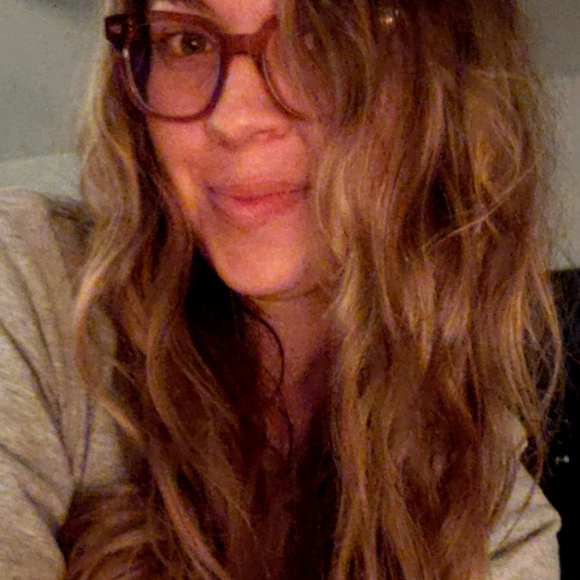 Meet your Posher, Rachael - Picture 1 of 2